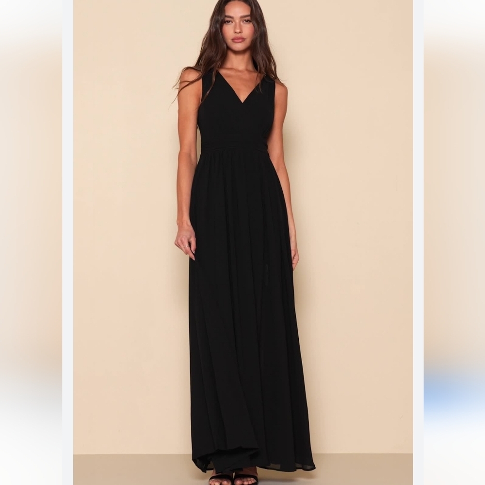 Lulus Lined Lace Deep V-Neckline New With Tag Bridesmaid Dress
